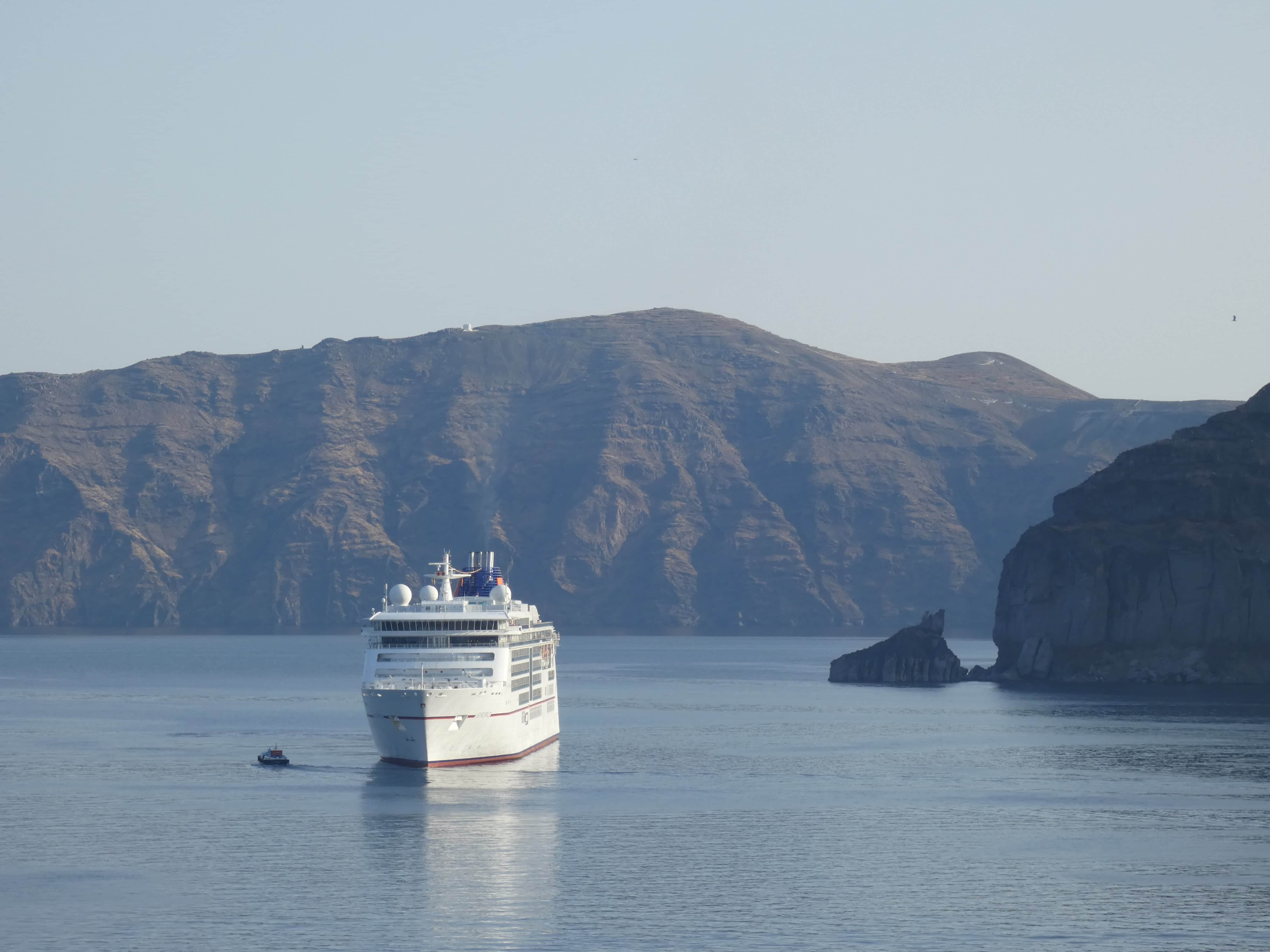 santorini travel guide. things to do santorini, santorini, santorini weather, santorini airport, santorini hotels, oia santorini, red beach santorini, santorini sunset